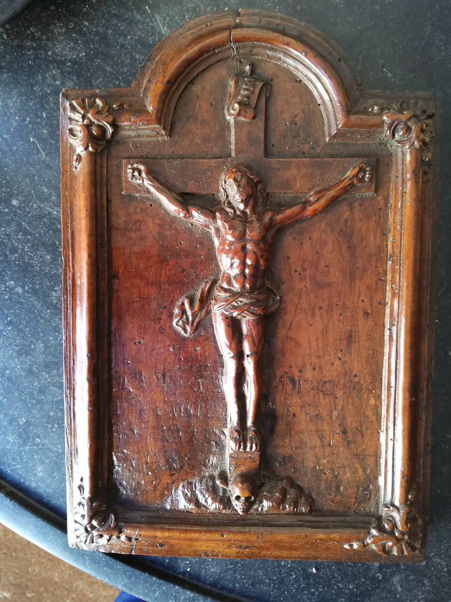 Small Carved Panel Of Christ On The Cross, 17th/18th Century